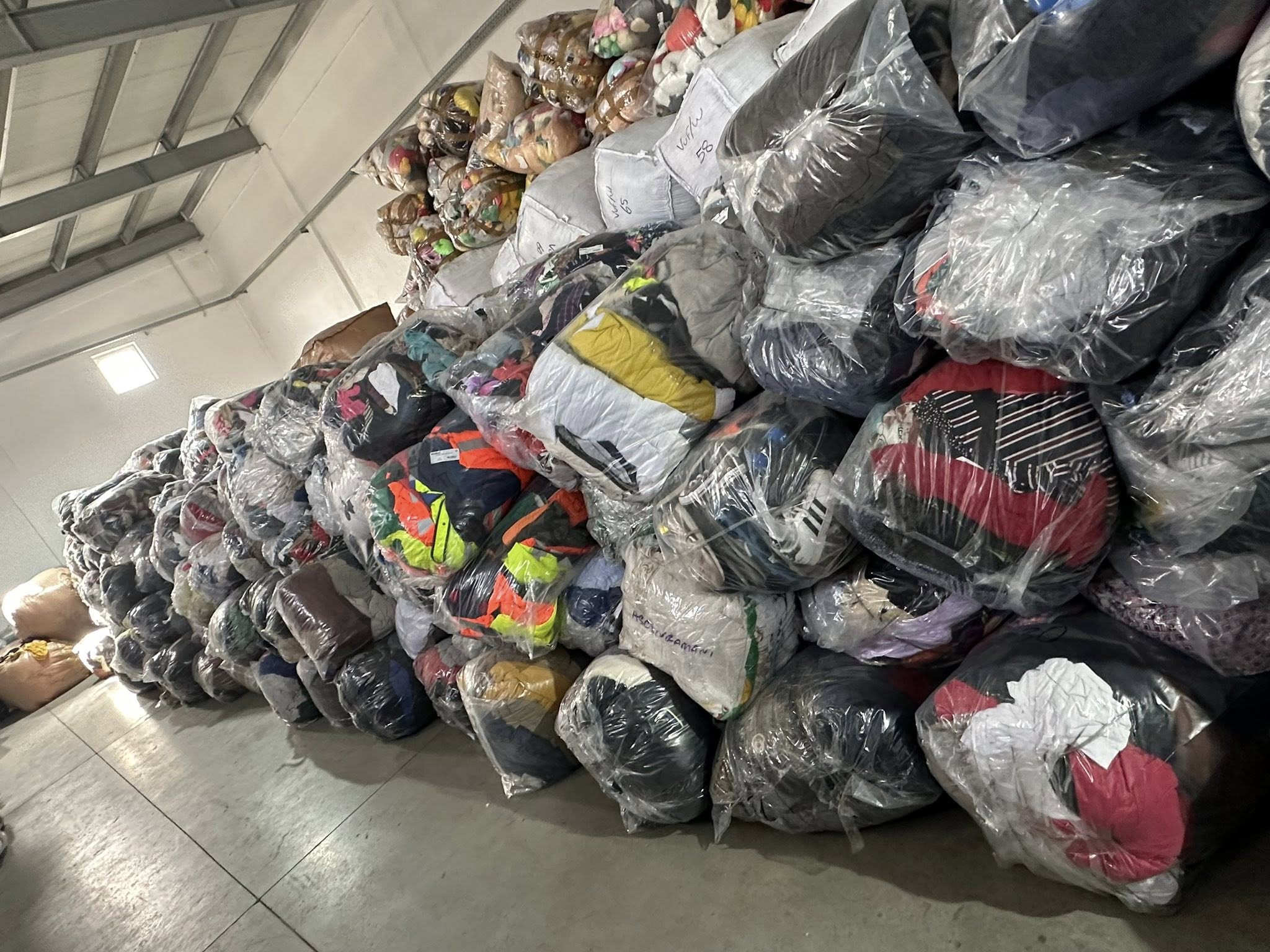 Depozit Haine Second Hand - Mondial Textile
